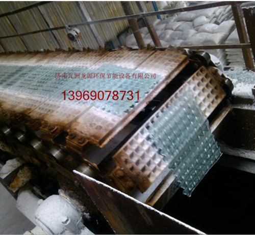 Sodium silicate discharging chain plate